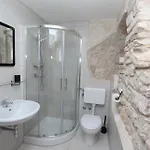 Midea 2 * Rovinj