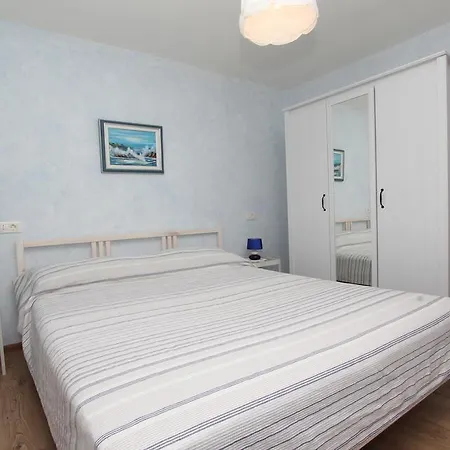 Midea 2 * Rovinj