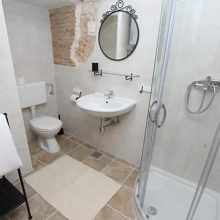 Midea 2 Rovinj