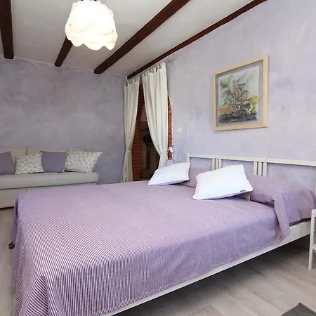 Midea 2 Apartment *