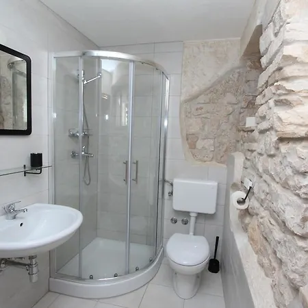 Midea 2 * Rovinj