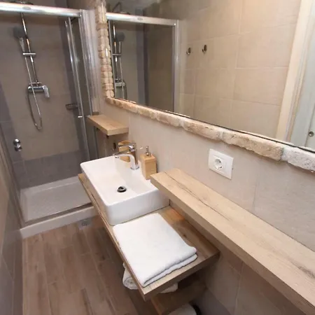Midea 2 Apartment *