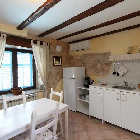 Midea 2 Rovinj