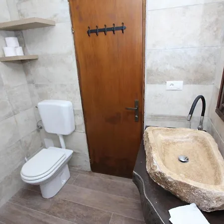 Midea 2 Apartment *