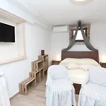 Midea 2 Apartment *