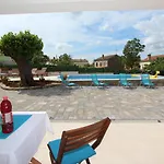 Midea 2 Apartment *