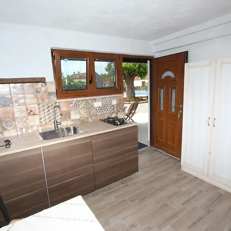 Midea 2 Rovinj